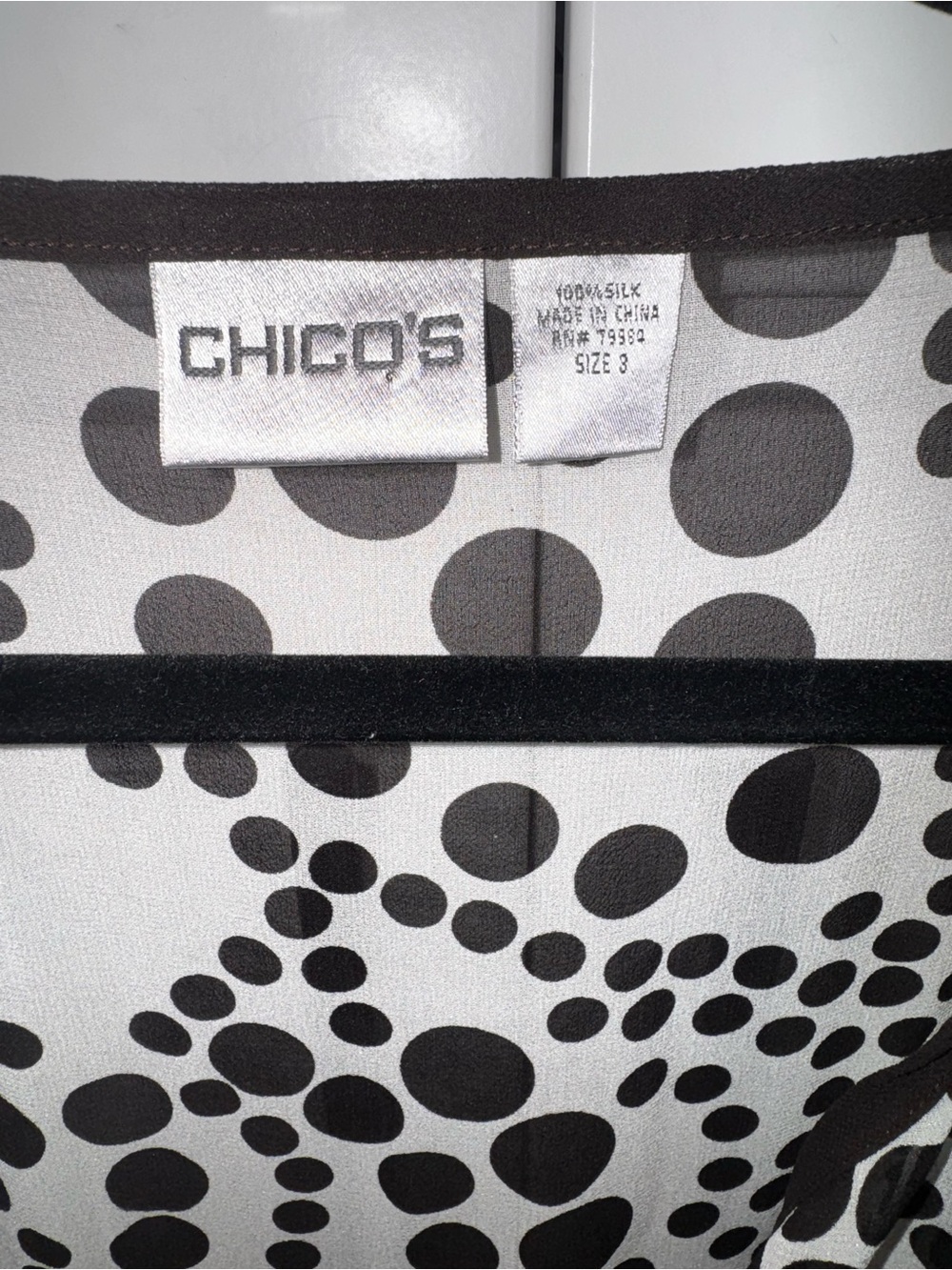 Chico's 100% Silk Black and White Dot V-Neck Tunic Size 3 - Picture 3 of 3